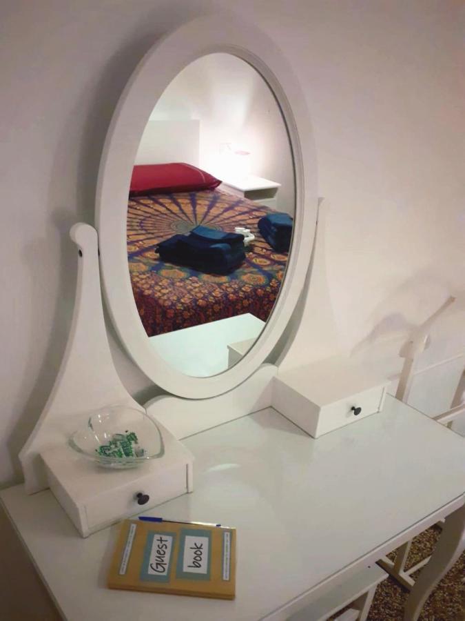 La Tana Tra I Tetti Bed and Breakfast Genova Eksteriør billede